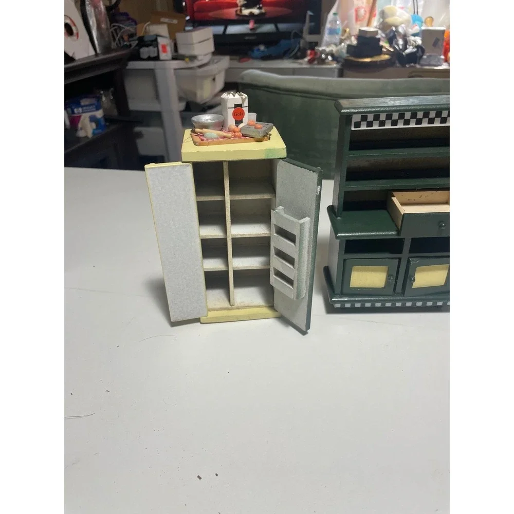 Dollhouse Furniture 1:12 Melissa & Doug Storage Closet Food Pantry Cupboard